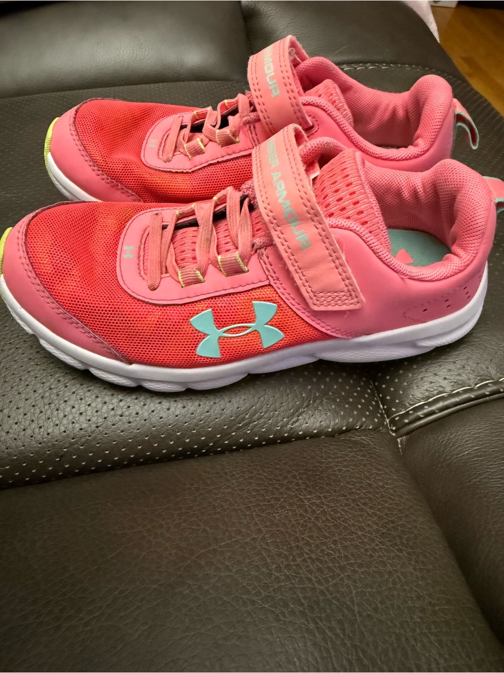 Under Armour Girls Assert 8 AC Running Shoes – Youth Size 3Y